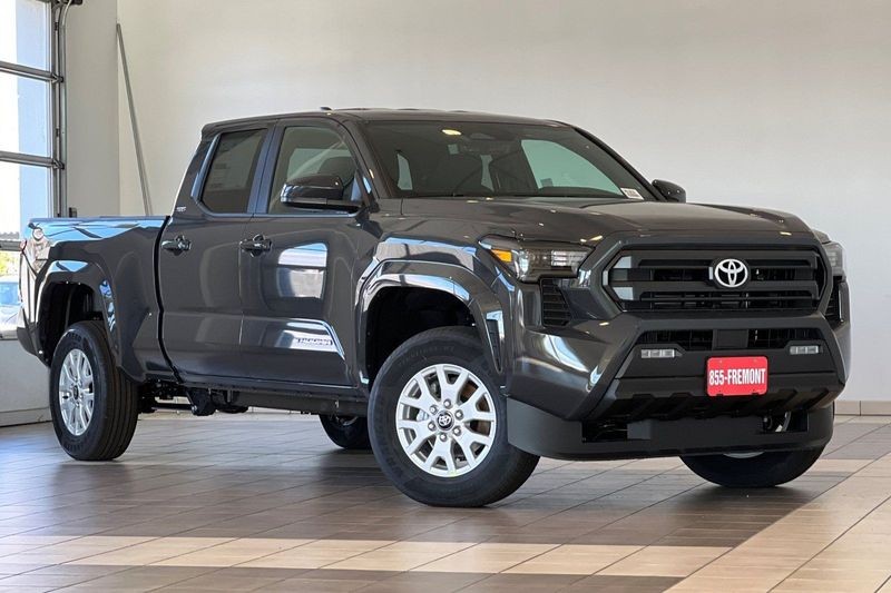 Toyota Tacoma 4WD Vehicle Full-screen Gallery Image 03