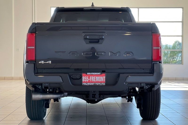Toyota Tacoma 4WD Vehicle Full-screen Gallery Image 07