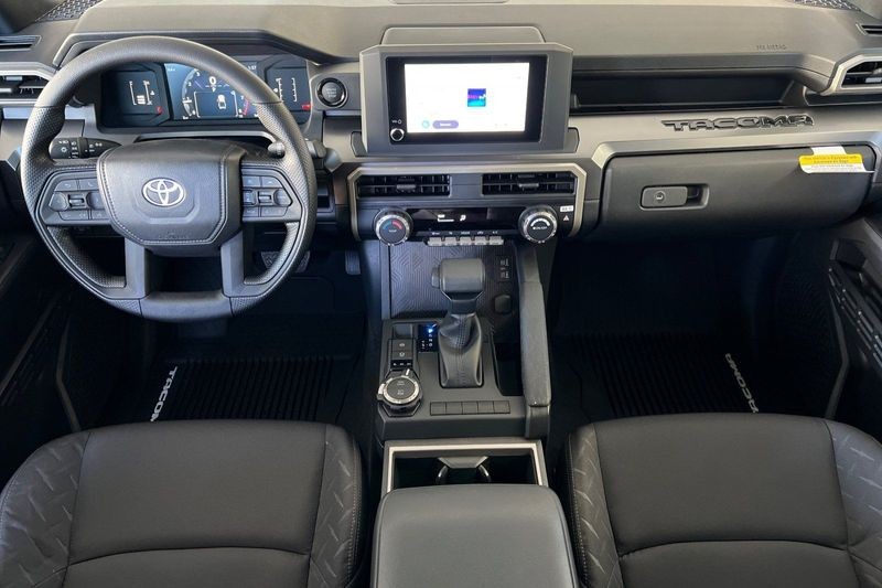 Toyota Tacoma 4WD Vehicle Full-screen Gallery Image 12