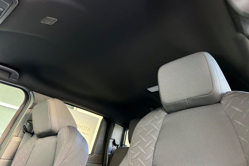 Toyota Tacoma 4WD Vehicle Full-screen Gallery Image 15