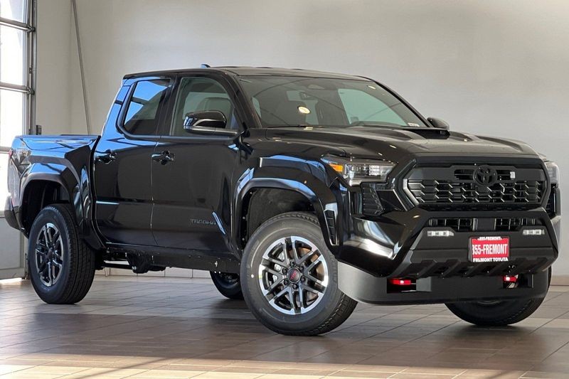 Toyota Tacoma 4WD Vehicle Full-screen Gallery Image 03