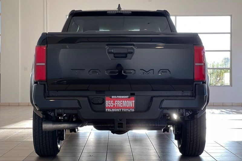 Toyota Tacoma 4WD Vehicle Full-screen Gallery Image 07