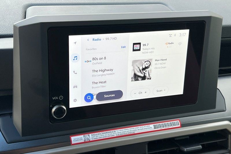 Toyota Tacoma 4WD Vehicle Full-screen Gallery Image 16
