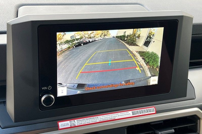 Toyota Tacoma 4WD Vehicle Full-screen Gallery Image 17
