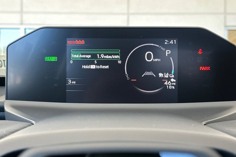Toyota C-HR Vehicle Full-screen Gallery Image 20