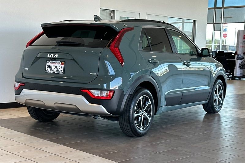 Kia Niro Vehicle Full-screen Gallery Image 04