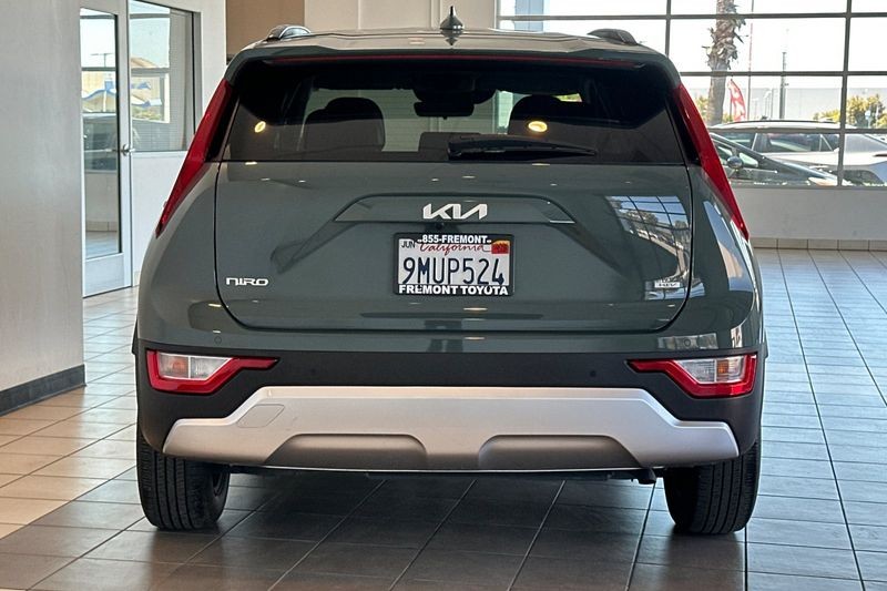 Kia Niro Vehicle Full-screen Gallery Image 05