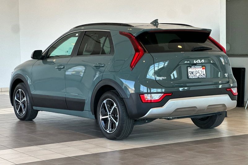 Kia Niro Vehicle Full-screen Gallery Image 06