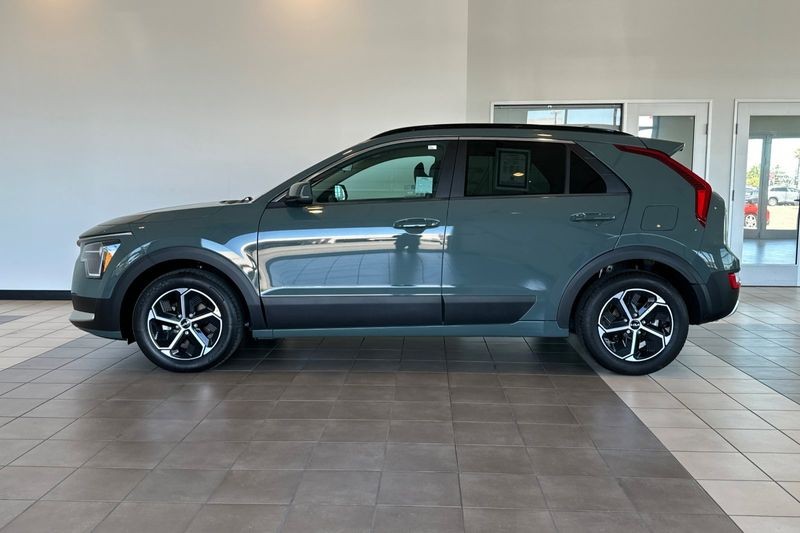 Kia Niro Vehicle Full-screen Gallery Image 07