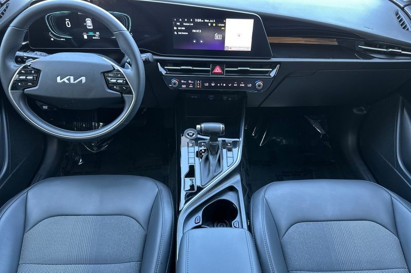 Kia Niro Vehicle Full-screen Gallery Image 13