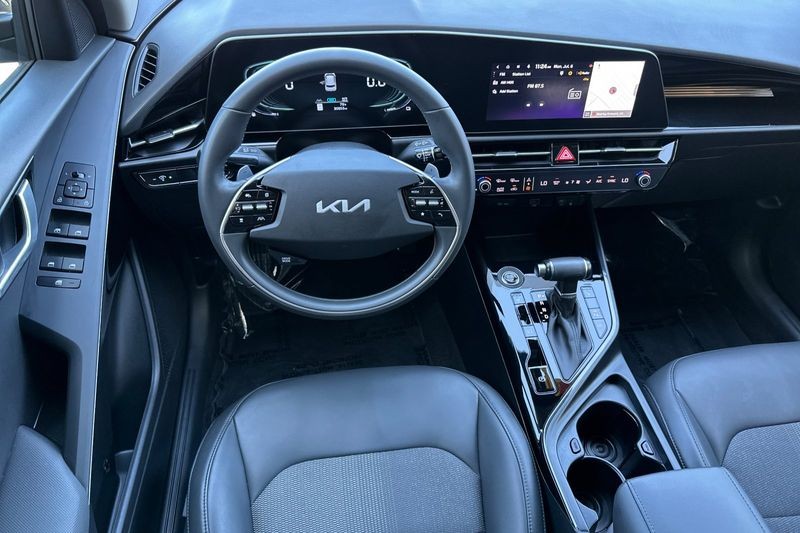 Kia Niro Vehicle Full-screen Gallery Image 14