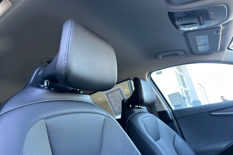 Kia Niro Vehicle Full-screen Gallery Image 17