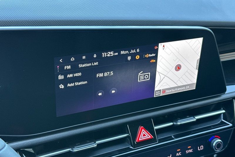 Kia Niro Vehicle Full-screen Gallery Image 18