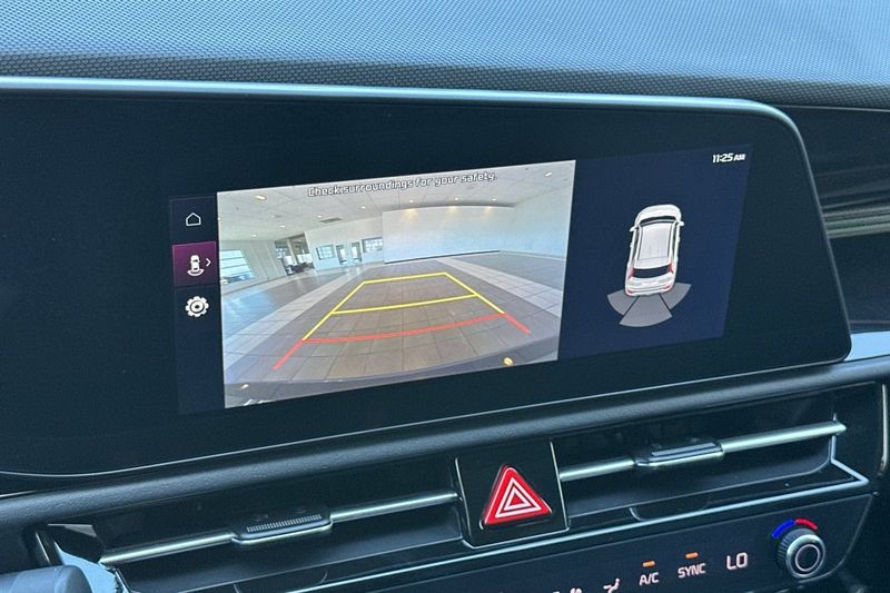 Kia Niro Vehicle Full-screen Gallery Image 19