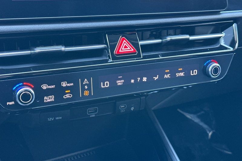 Kia Niro Vehicle Full-screen Gallery Image 20