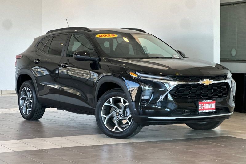 Chevrolet Trax Vehicle Full-screen Gallery Image 02