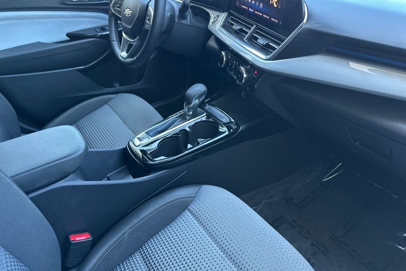 Chevrolet Trax Vehicle Full-screen Gallery Image 16