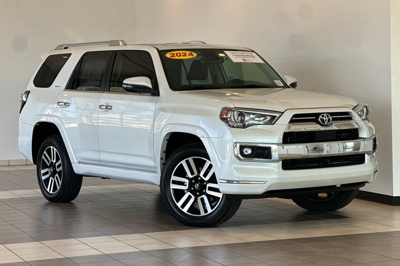 Toyota 4Runner Vehicle Full-screen Gallery Image 02
