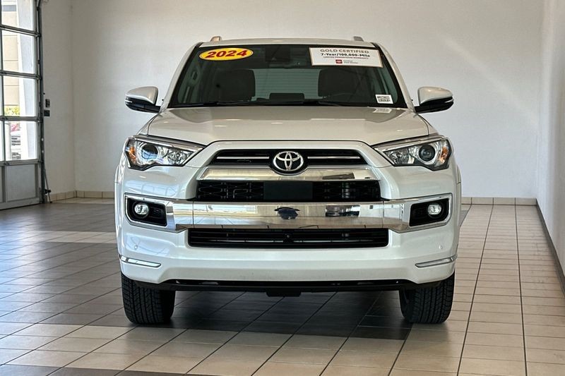 Toyota 4Runner Vehicle Full-screen Gallery Image 09
