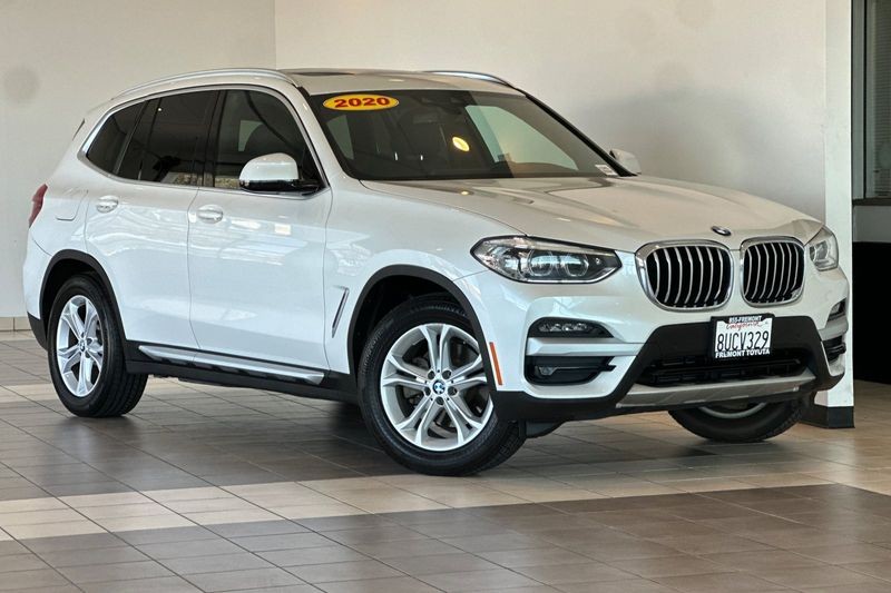 BMW X3 Vehicle Full-screen Gallery Image 02