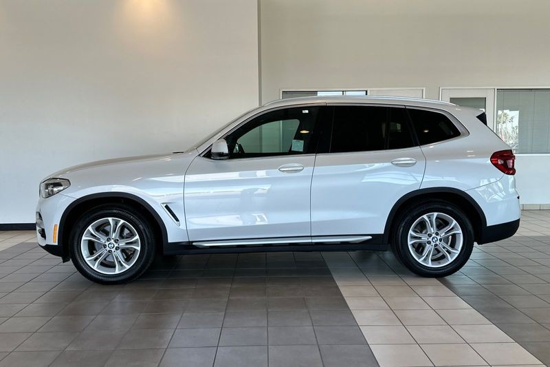BMW X3 Vehicle Full-screen Gallery Image 07