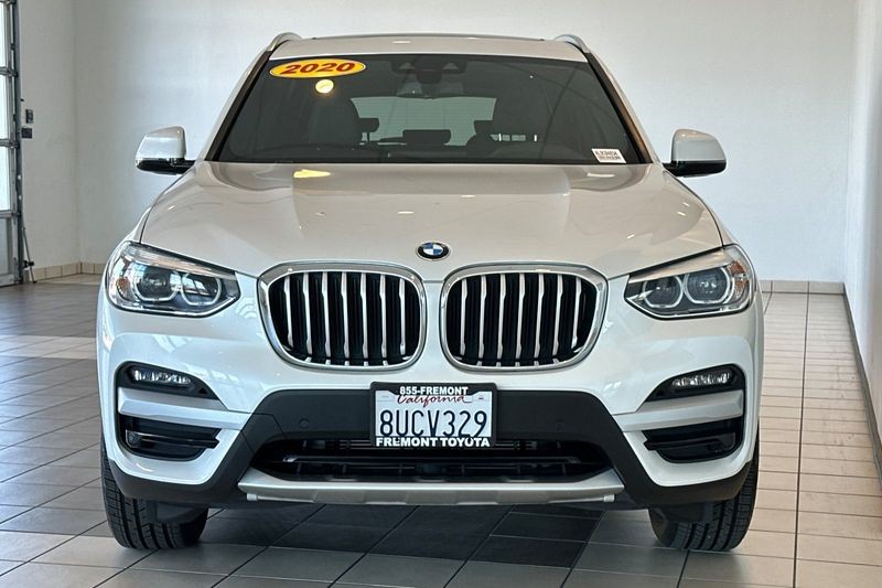 BMW X3 Vehicle Full-screen Gallery Image 09