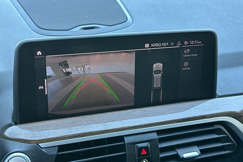 BMW X3 Vehicle Full-screen Gallery Image 19