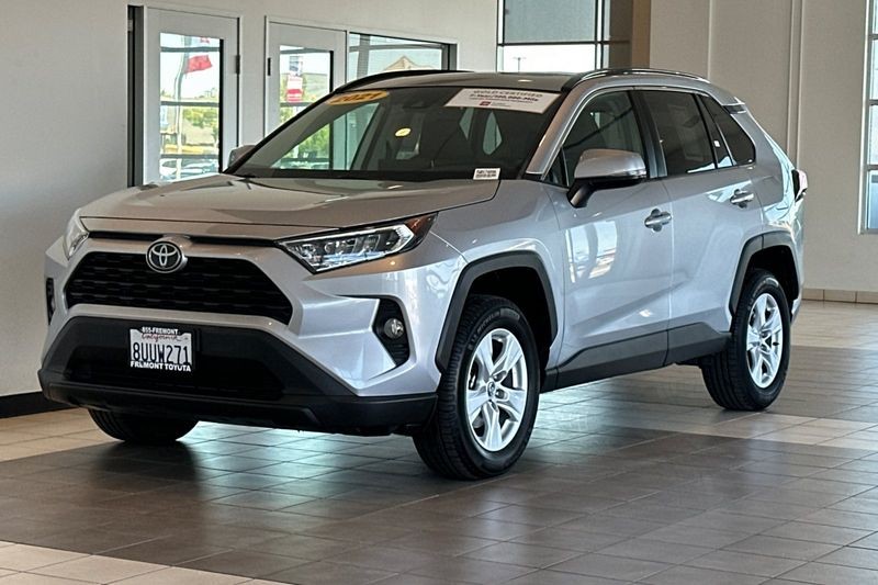 Toyota RAV4 Vehicle Full-screen Gallery Image 08