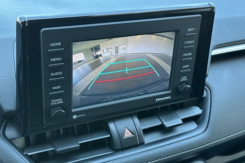 Toyota RAV4 Vehicle Full-screen Gallery Image 19