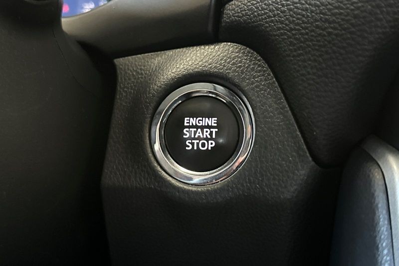 Toyota RAV4 Vehicle Full-screen Gallery Image 19