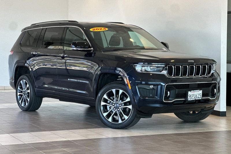 Jeep Grand Cherokee L Vehicle Full-screen Gallery Image 02