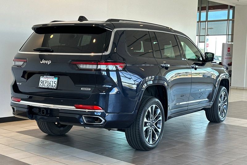 Jeep Grand Cherokee L Vehicle Full-screen Gallery Image 04