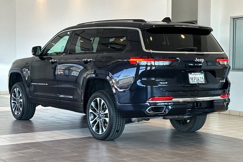 Jeep Grand Cherokee L Vehicle Full-screen Gallery Image 06