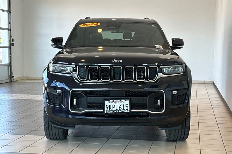 Jeep Grand Cherokee L Vehicle Full-screen Gallery Image 09