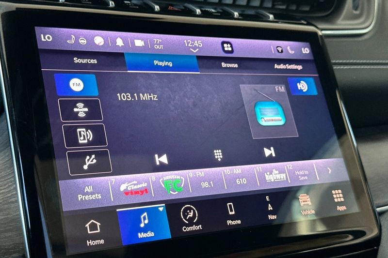 Jeep Grand Cherokee L Vehicle Full-screen Gallery Image 19