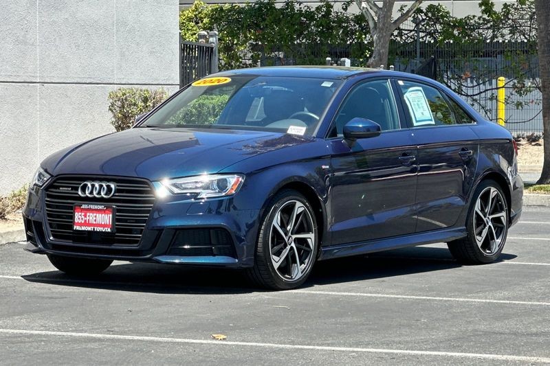 Audi A3 Sedan Vehicle Full-screen Gallery Image 08