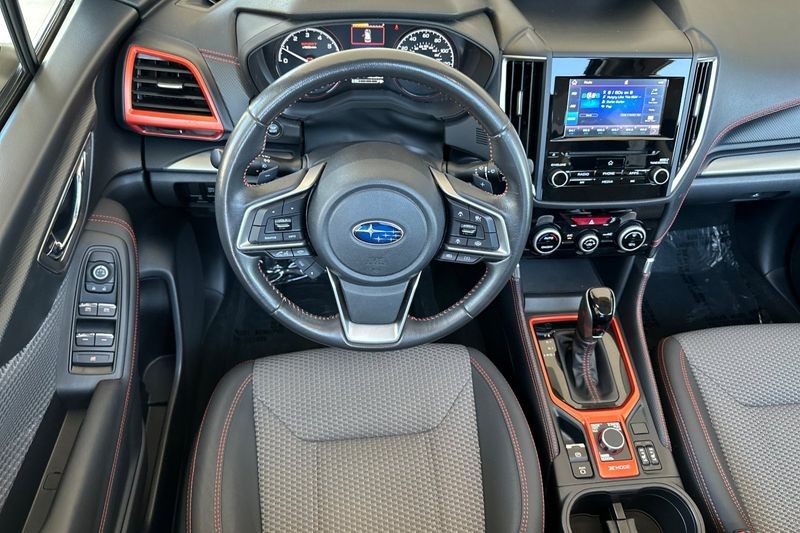 Subaru Forester Vehicle Full-screen Gallery Image 13