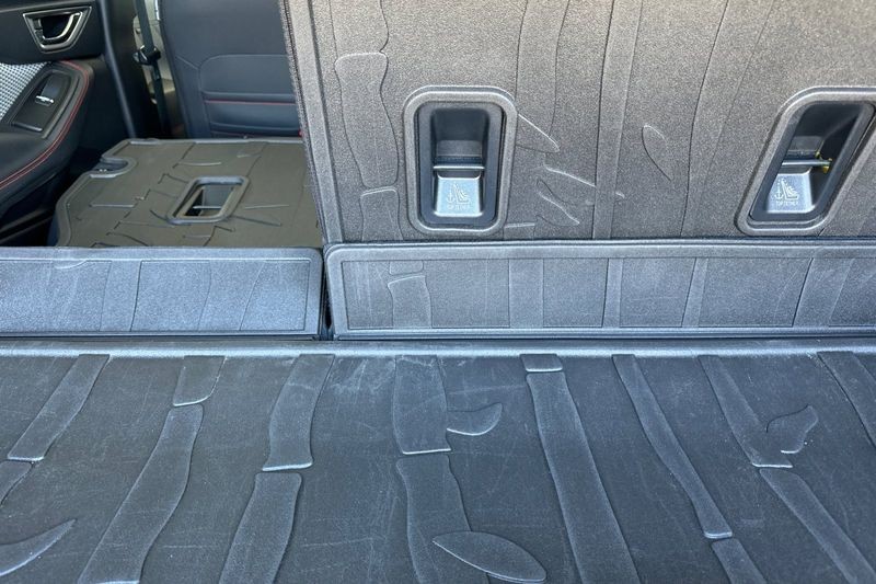 Subaru Forester Vehicle Full-screen Gallery Image 14