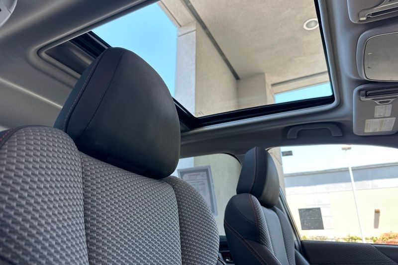 Subaru Forester Vehicle Full-screen Gallery Image 15