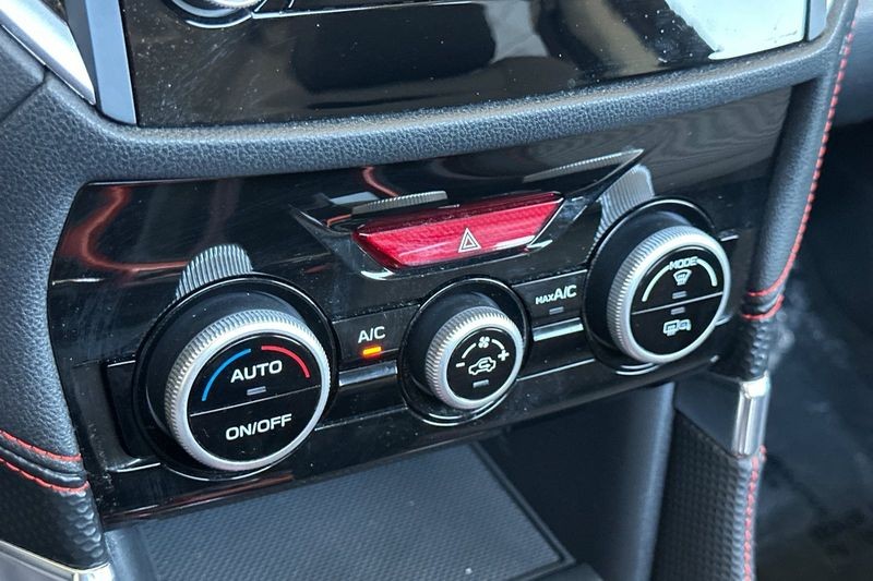 Subaru Forester Vehicle Full-screen Gallery Image 18