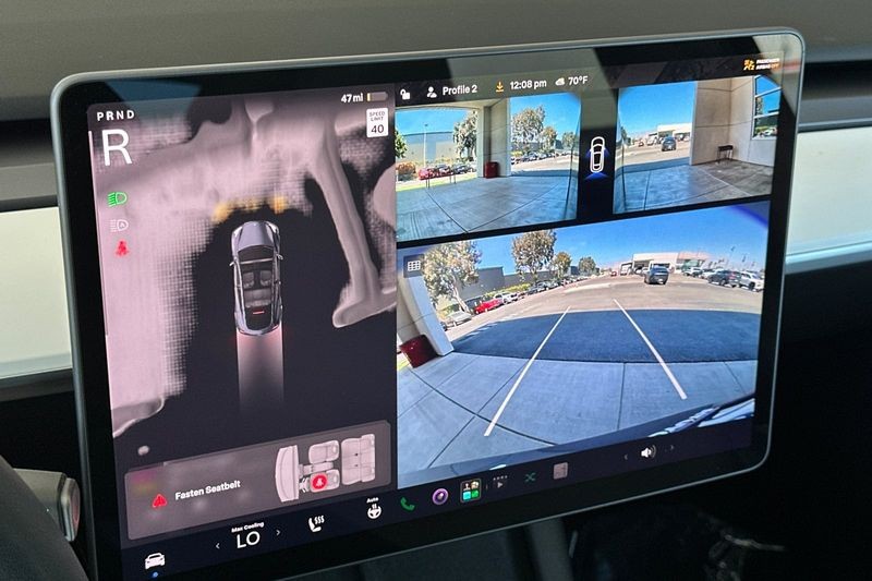 Tesla Model Y Vehicle Full-screen Gallery Image 20
