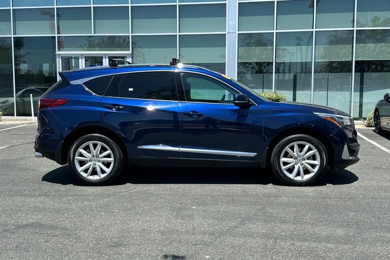 Acura RDX Vehicle Full-screen Gallery Image 03