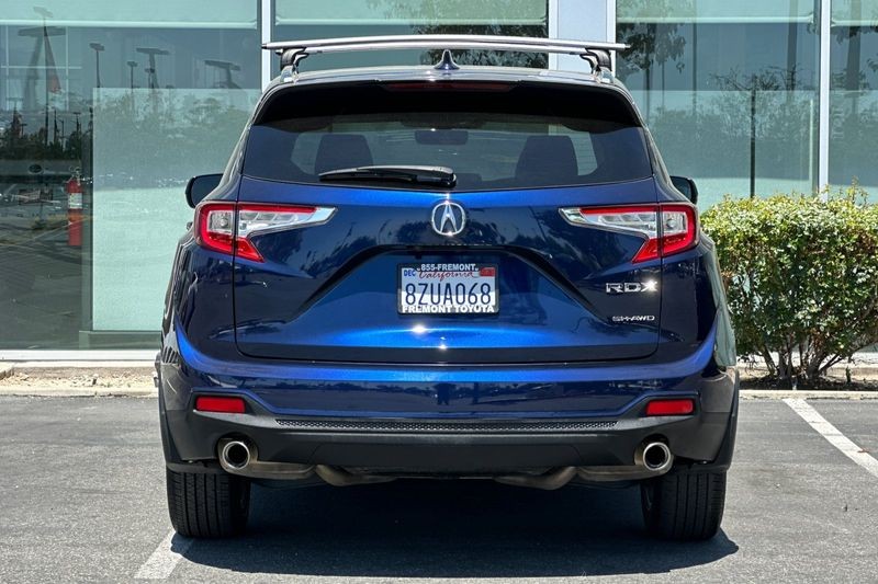 Acura RDX Vehicle Full-screen Gallery Image 05