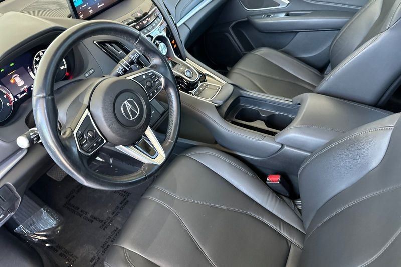 Acura RDX Vehicle Full-screen Gallery Image 10