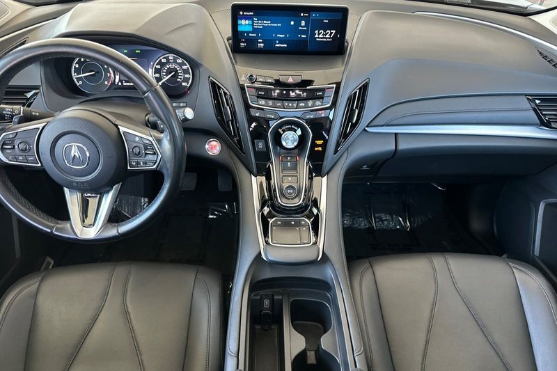 Acura RDX Vehicle Full-screen Gallery Image 13