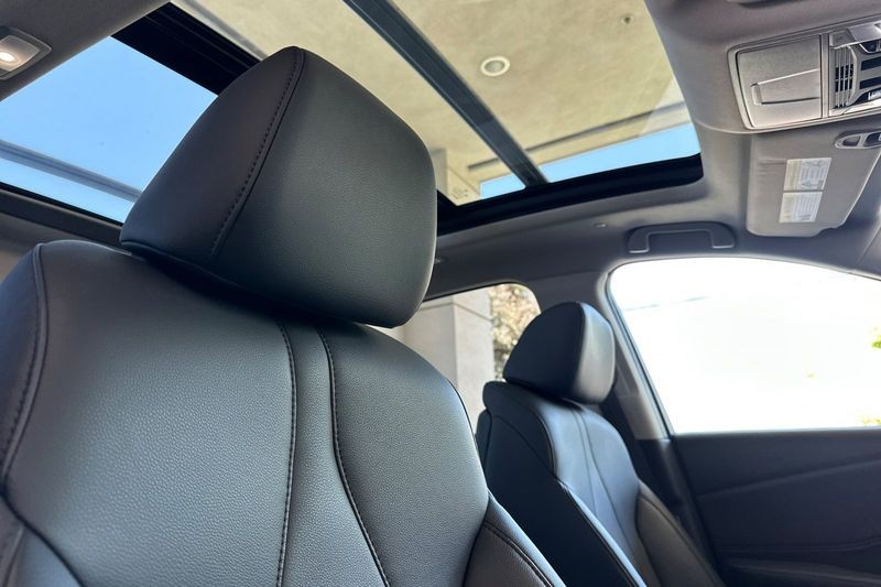 Acura RDX Vehicle Full-screen Gallery Image 17
