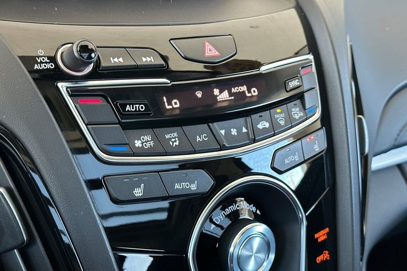 Acura RDX Vehicle Full-screen Gallery Image 20