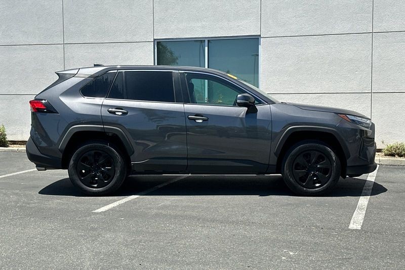 Toyota RAV4 Vehicle Full-screen Gallery Image 03