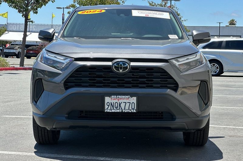 Toyota RAV4 Vehicle Full-screen Gallery Image 08