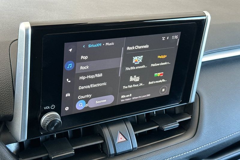 Toyota RAV4 Vehicle Full-screen Gallery Image 17